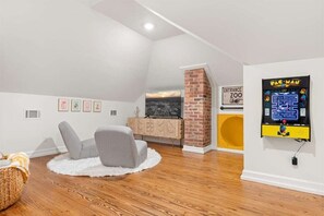 Games room - Home, Game Room, Firepit, Indoor Slide, Candy Room (Guyton)