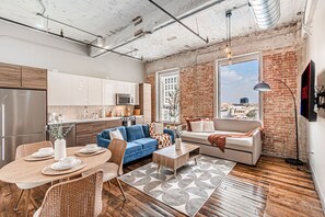 Smart TV, fireplace, offices