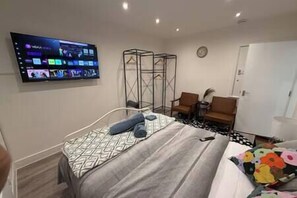 1 bedroom, iron/ironing board, WiFi, bed sheets