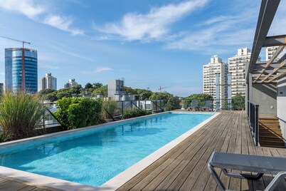 Pocitos Apartamento Brio w/King Beds, 3 Smart TVs, W/D, Fast WiFi, Rooftop Pool.