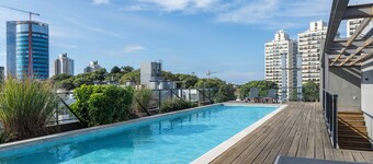 Pocitos Apartamento Brio w/King Beds, 3 Smart TVs, W/D, Fast WiFi, Rooftop Pool.