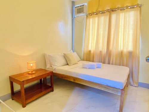 1-bedroom apartment in the heart of Puerto Princesa with WiFi, AC
