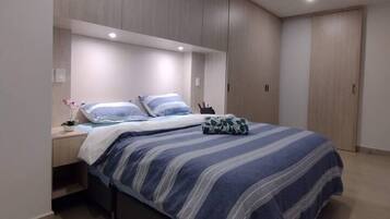 11 bedrooms, desk, iron/ironing board, travel cot