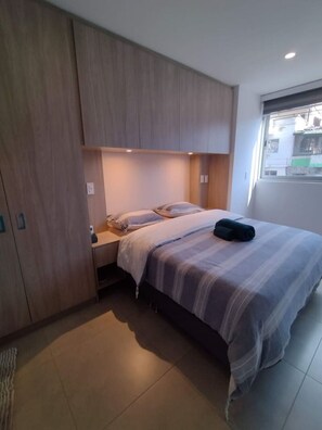 11 slaapkamers, een bureau, een strijkplank/strijkijzer, reisbedje