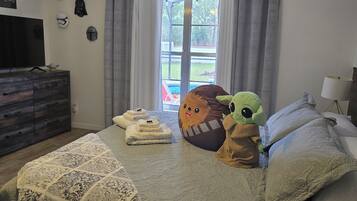 3 bedrooms, in-room safe, iron/ironing board, WiFi