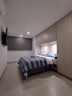 3 bedrooms, desk, iron/ironing board, travel cot - Parche De Lujo, one block to metro and Zona Viva (Medellín)