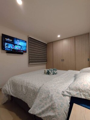 3 Schlafzimmer, Schreibtisch, Bügeleisen/Bügelbrett, Reisekinderbett