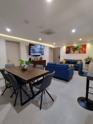 Interior - Parche De Lujo, one block to metro and Zona Viva (Medellín)