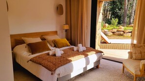 4 bedrooms, free WiFi - Domaine de Gialla Bergerie I Pini, 8 pers, piscine chauffée, 10 mn plage (SAN GAVINO DI CARBINI)