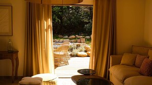 TV - Domaine de Gialla Bergerie Figa, 2 pers, piscine chauffée, 10 mn plage (SAN GAVINO DI CARBINI)