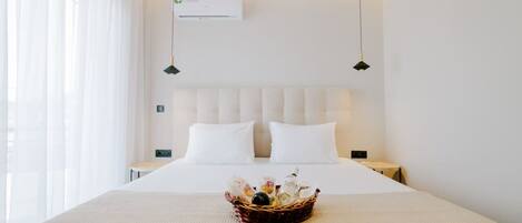 Iron/ironing board, free WiFi, bed sheets