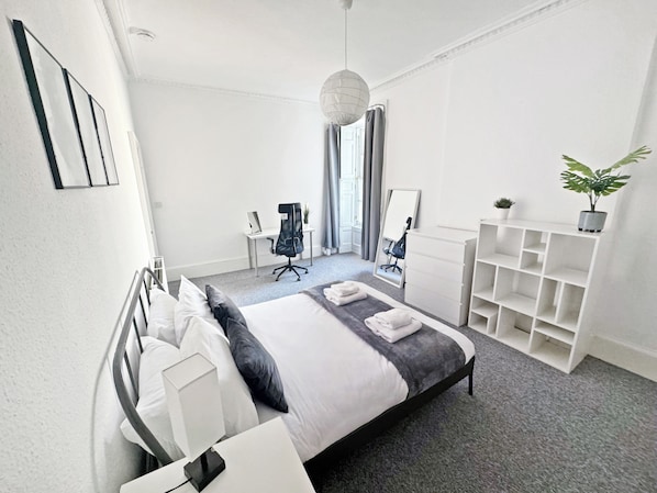 4 Schlafzimmer, Bügeleisen/Bügelbrett, Reisekinderbett, kostenloses WLAN