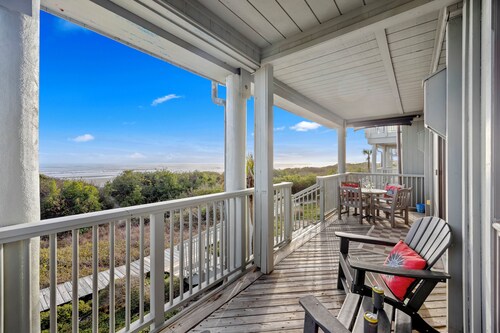 OCEANFRONT- First Floor Walk Out to Beach! Views! 3bd Mariners Watch