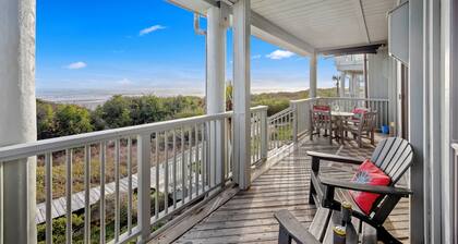 OCEANFRONT- First Floor Walk Out to Beach! Views! 3bd Mariners Watch