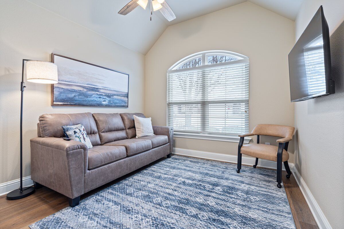 Office - Queen Sofa Sleeper, Smart TV, Walk-In Closet
