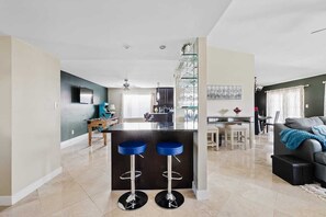 Interior - Old Town Scottsdale Oasis: Putting Green, Entertainment, Modern, Outdoor Lounge (Scottsdale)