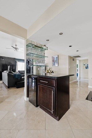 Interior - Old Town Scottsdale Oasis: Putting Green, Entertainment, Modern, Outdoor Lounge (Scottsdale)