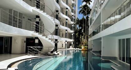 B12 - 2 Bedroom Condo With Pool Access, Karon Beach