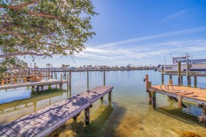 Marina - Moonlight Bay on 4th – Waterfront Views, Game Room, Multi-Level Decks & Resort-Style Pool (Redington Beach)