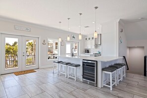 Fridge, microwave, oven, stovetop - Moonlight Bay on 4th – Waterfront Views, Game Room, Multi-Level Decks & Resort-Style Pool (Redington Beach)