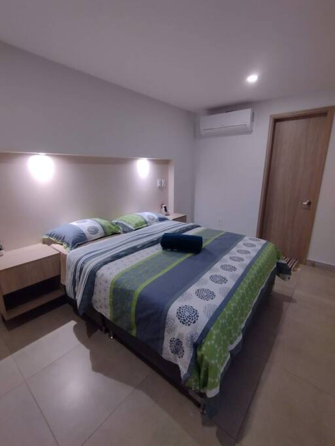 2 bedrooms, desk, iron/ironing board, travel crib