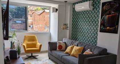 Ayacucho Luxury one block to metro and Zona Viva