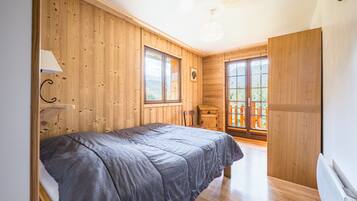 2 chambres, fer et planche Ă repasser