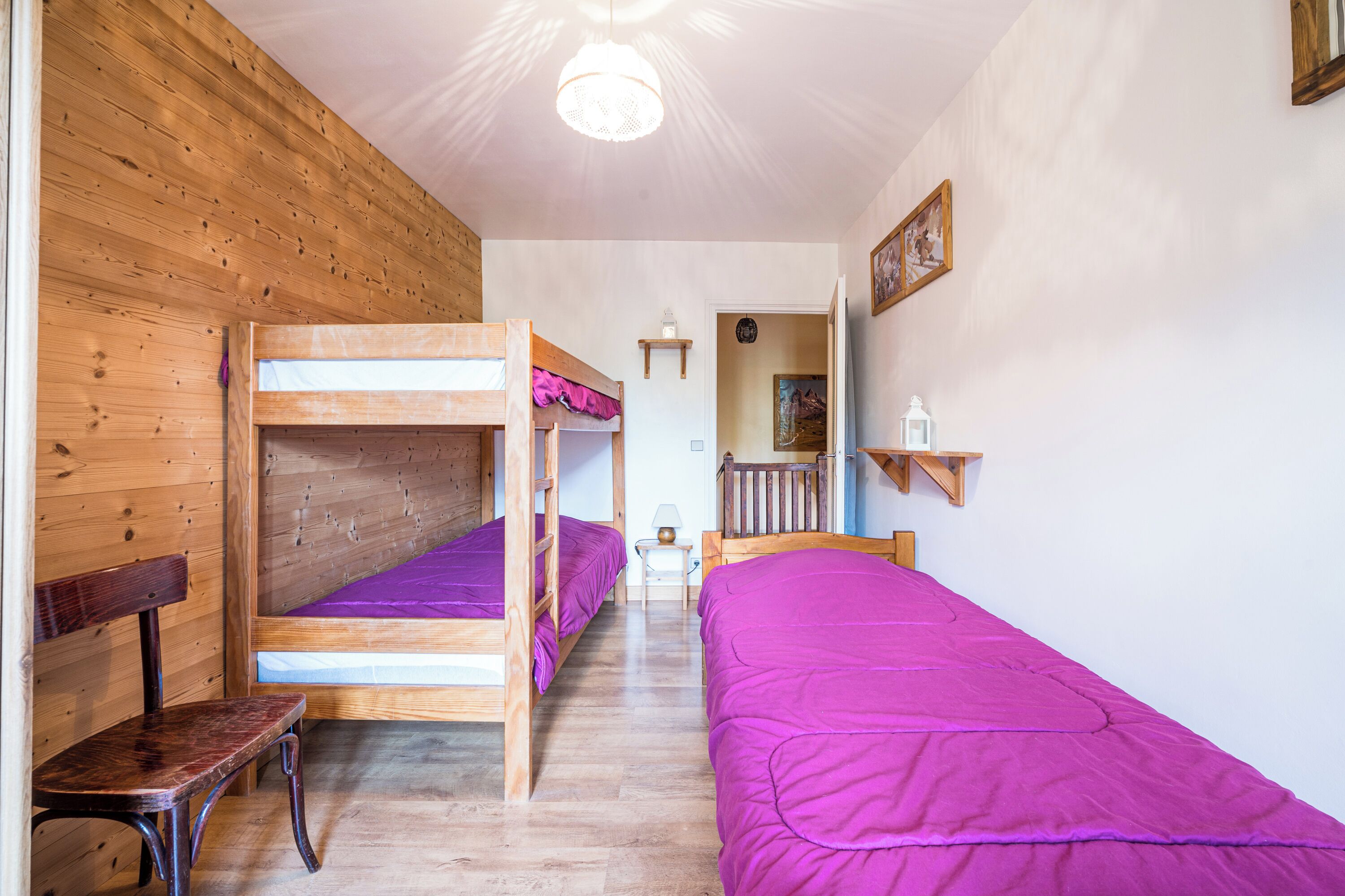 2 slaapkamers, een strijkplank/strijkijzer