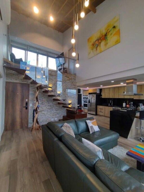 Interior - Penthouse Medellin: 1 block to metro and zona viva (Medellín)