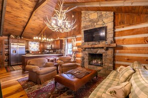 TV, fireplace, DVD player - Riverdale - 4 bedroom with a hot tub- near the New River (Boone)