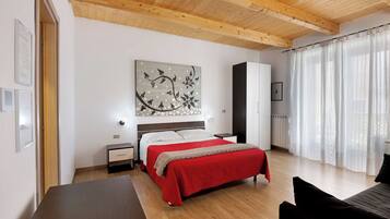 1 Schlafzimmer, BĂŒgeleisen/BĂŒgelbrett, kostenloses WLAN, BettwĂ€sche