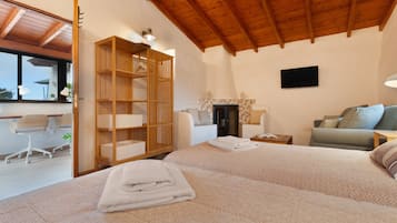 4 bedrooms, iron/ironing board, free WiFi, bed sheets