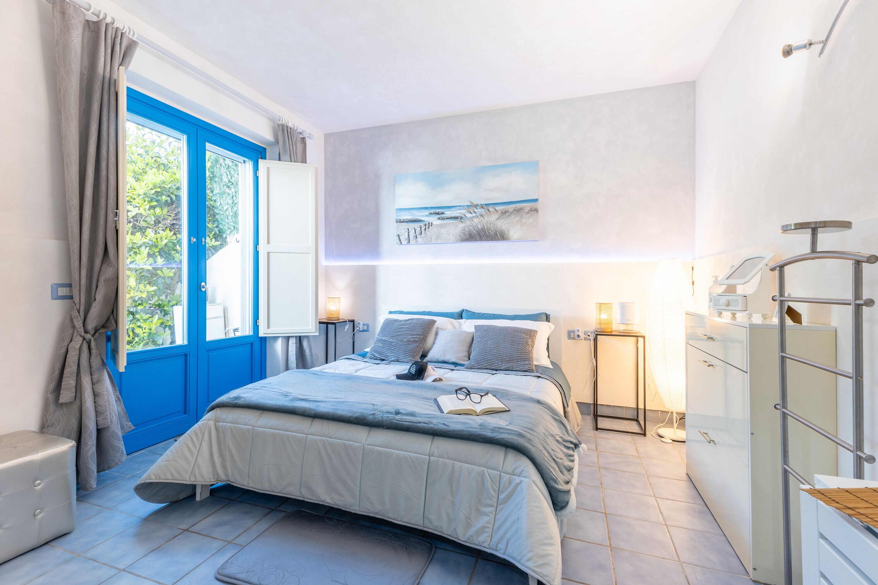 1 habitación, tabla de planchar con plancha, wifi gratis y ropa de cama 