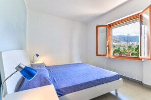2 bedrooms, iron/ironing board, free WiFi