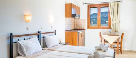 1 habitación, tabla de planchar con plancha, wifi gratis y ropa de cama