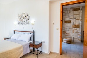 1 slaapkamer, een strijkplank/strijkijzer, gratis wifi, beddengoed