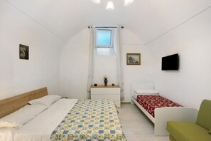 1 bedroom, iron/ironing board, free WiFi, bed sheets