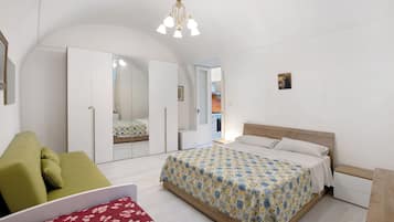 1 habitación, tabla de planchar con plancha, wifi gratis y ropa de cama