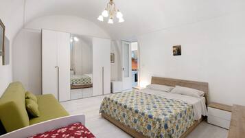 2 slaapkamers, een strijkplank/strijkijzer, gratis wifi, beddengoed