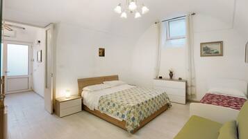 2 slaapkamers, een strijkplank/strijkijzer, gratis wifi, beddengoed