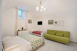 3 chambres, fer et planche à repasser, Wi-Fi gratuit, draps fournis