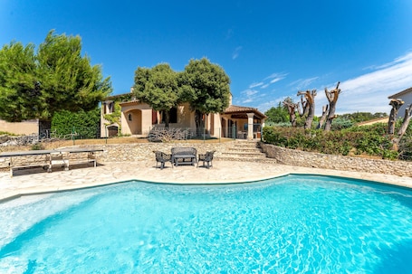 Pool. Holiday Home 'La Provençale' with Private Pool, Private Terrace and Wi-Fi