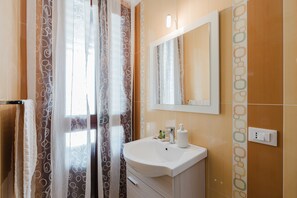 Doccia, asciugacapelli, asciugamani