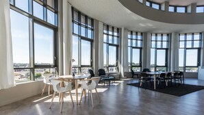 Coin salon dans le hall