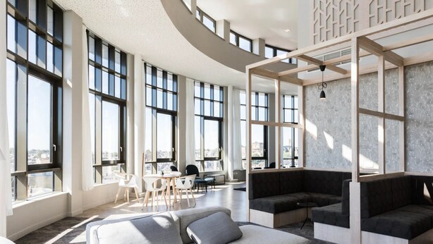 Coin salon dans le hall