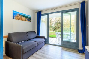 TV - Cozy studio in Moliets et Maa with private terrace and barbecue, ideal for 4 guests (Moliets et maa)