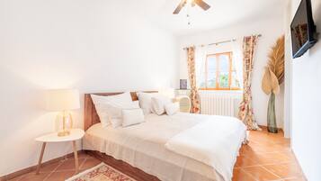 4 quartos, ferros/tábuas de passar roupa, Wi-Fi de cortesia