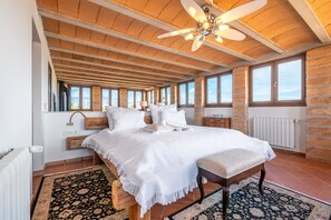 4 slaapkamers, een strijkplank/strijkijzer, gratis wifi, beddengoed