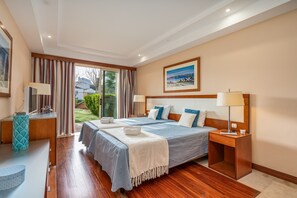 1 bedroom, iron/ironing board, free WiFi, bed sheets - Apartment 'Casa Soeiro' with Shared Pool, Wi-Fi and Air Conditioning (Lagoa)