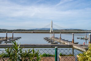 Marina - Apartment 'Casa Soeiro' with Shared Pool, Wi-Fi and Air Conditioning (Lagoa)